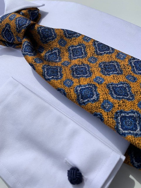 Geoff Nicholson Hamstead Collection Tie Made in Italy Yellow and Blue Medallion