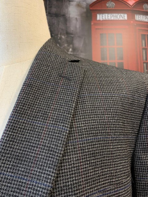 Grey Houndstooth Notch Lapel Sport Coat in a Classic Fit