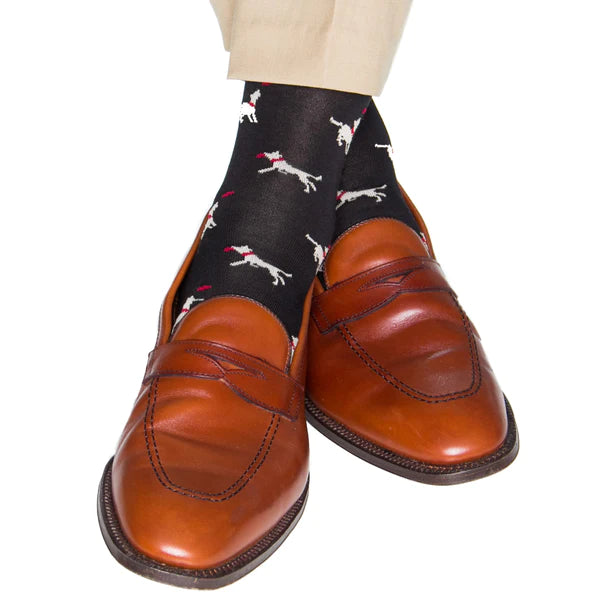 DAPPER CLASSICS BLACK WITH TAN DOG CATCHING RED FRISBEE COTTON SOCK LINKED TOE MID-CALF