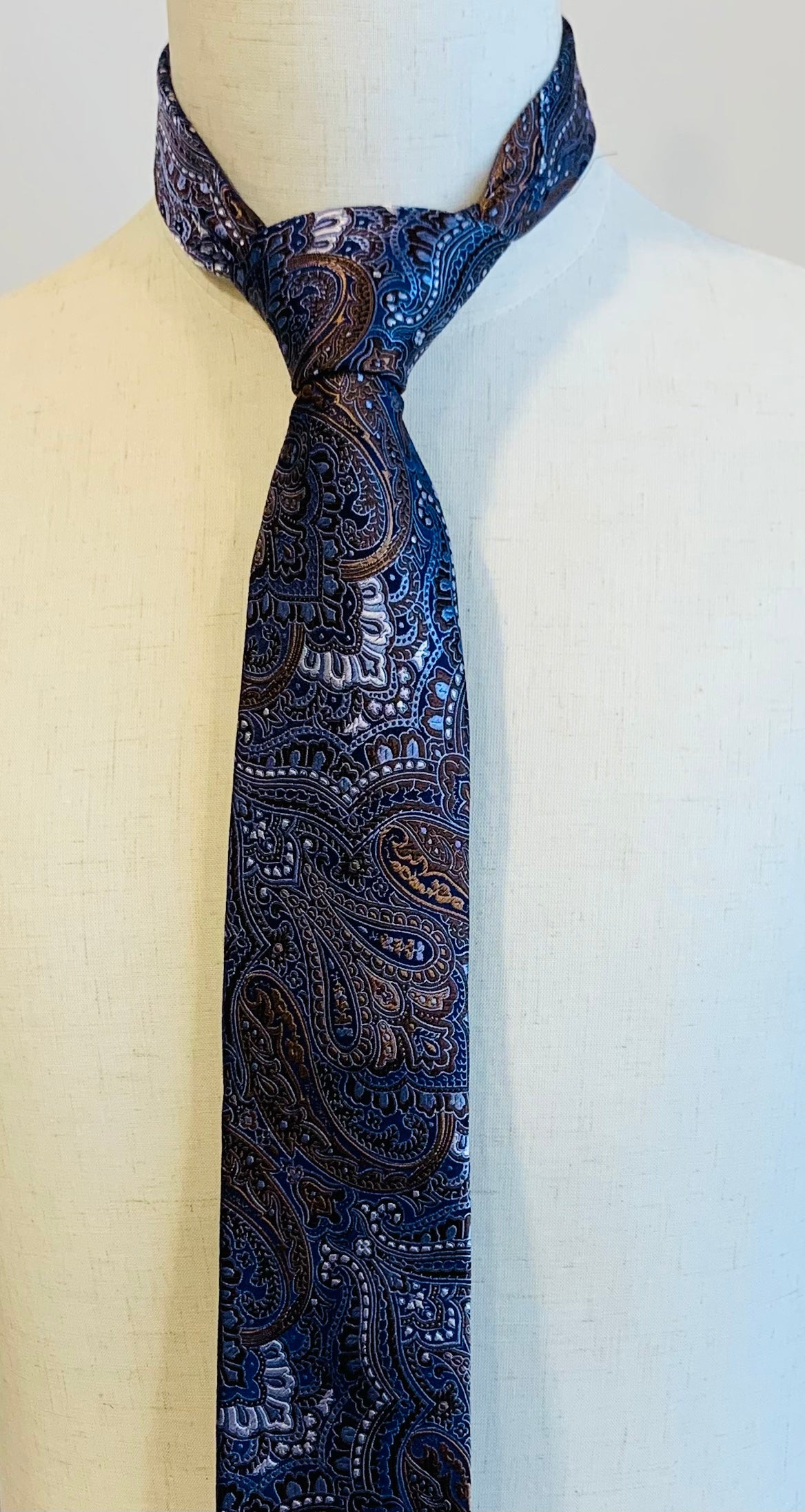 Serica brown and blue paisley tie